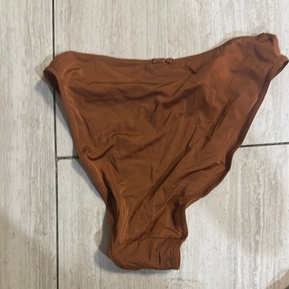 SKIMS Intimates Brown and Tan Bra Collection - Picture 10 of 10